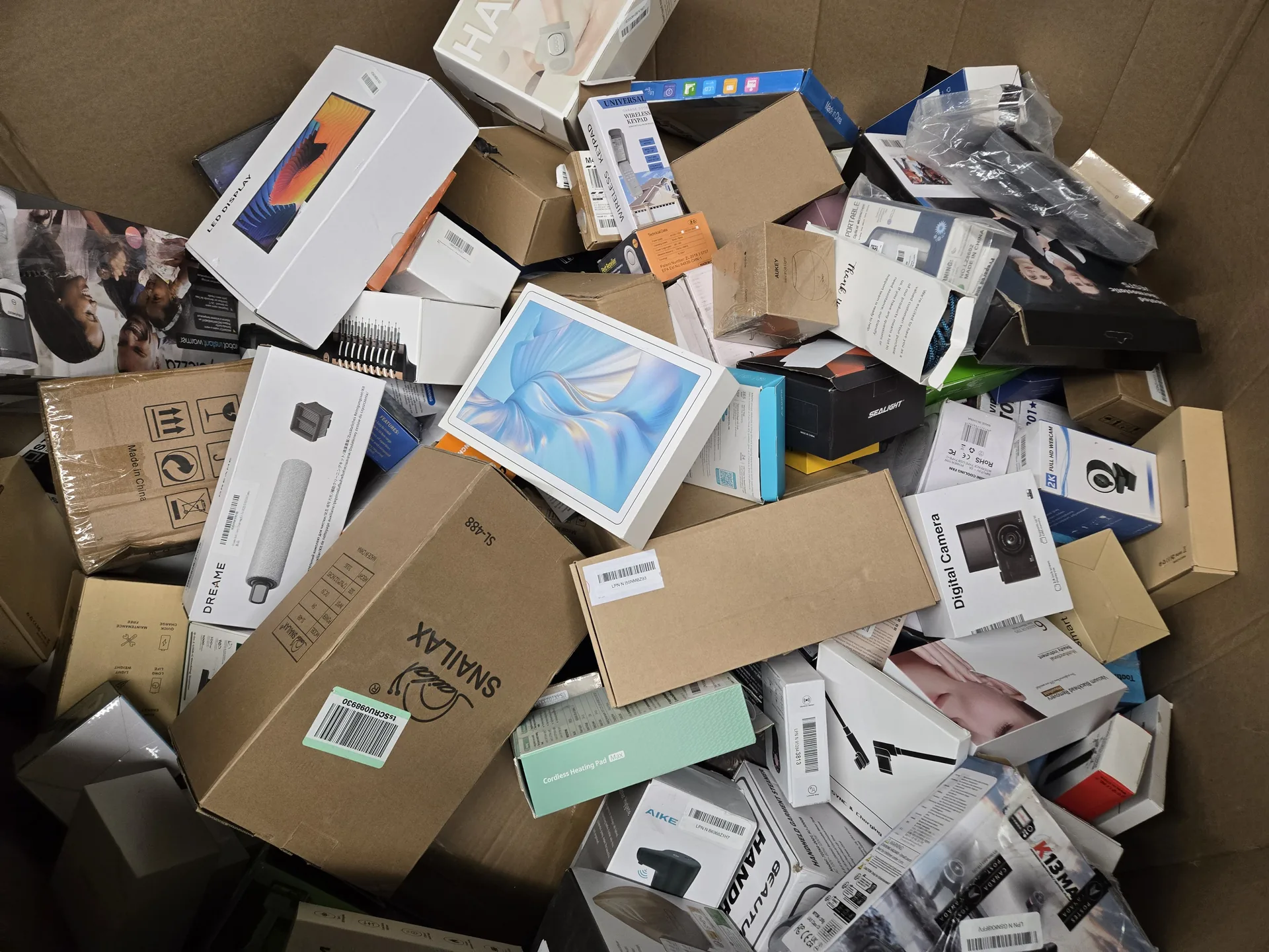 AMZ High Count Electronics — wholesale liquidation pallet photo