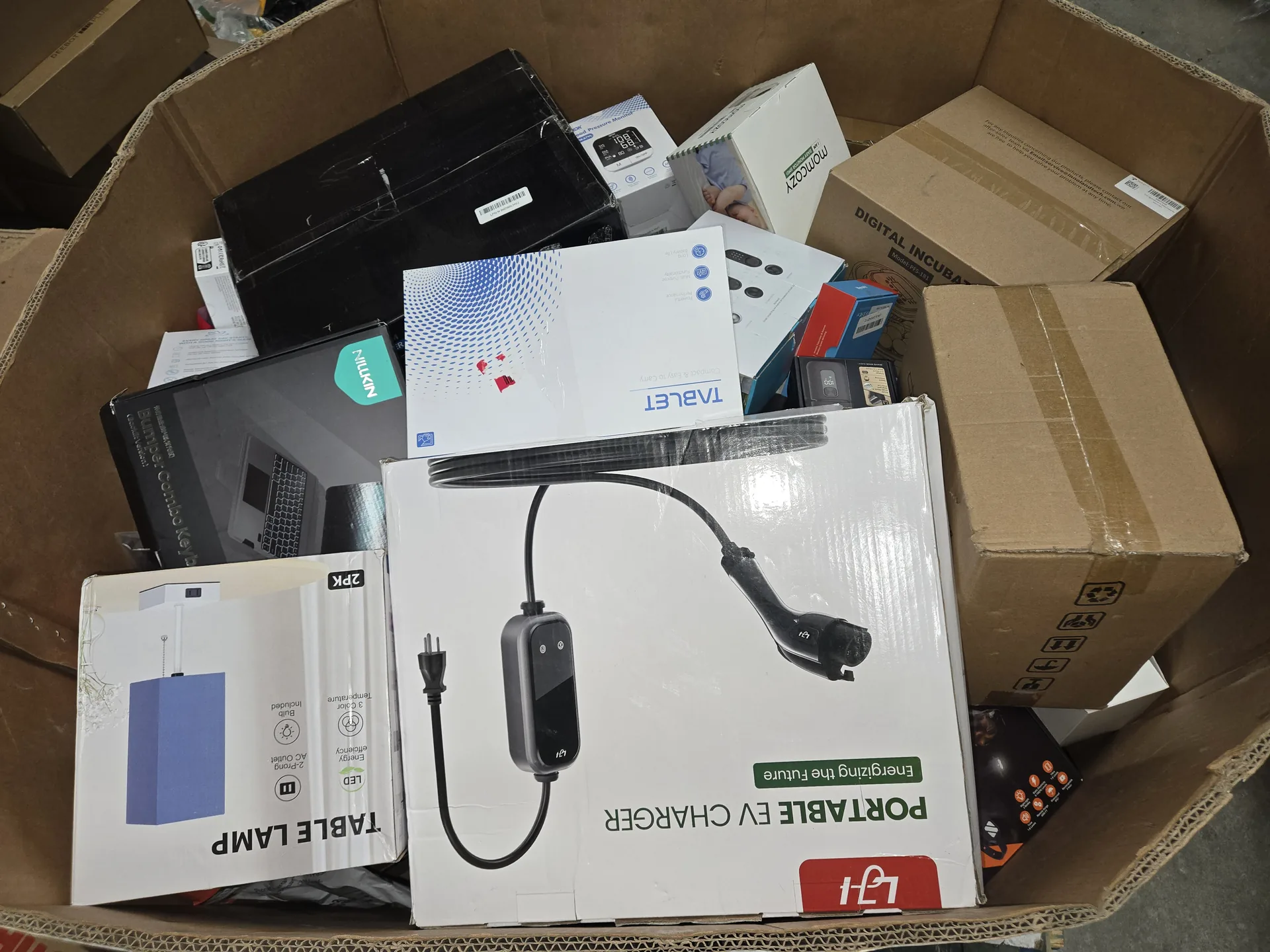 AMZ High Count Electronics — wholesale liquidation pallet photo