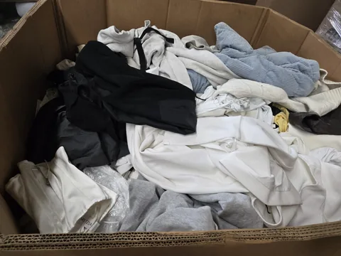 Aritzia Women's Clothing