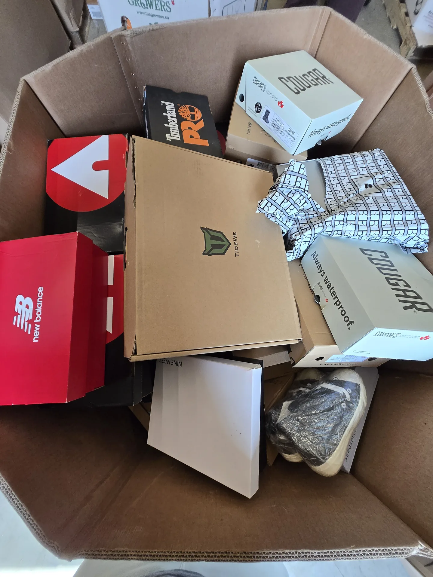 AMZ Shoes Pallet — wholesale liquidation pallet photo