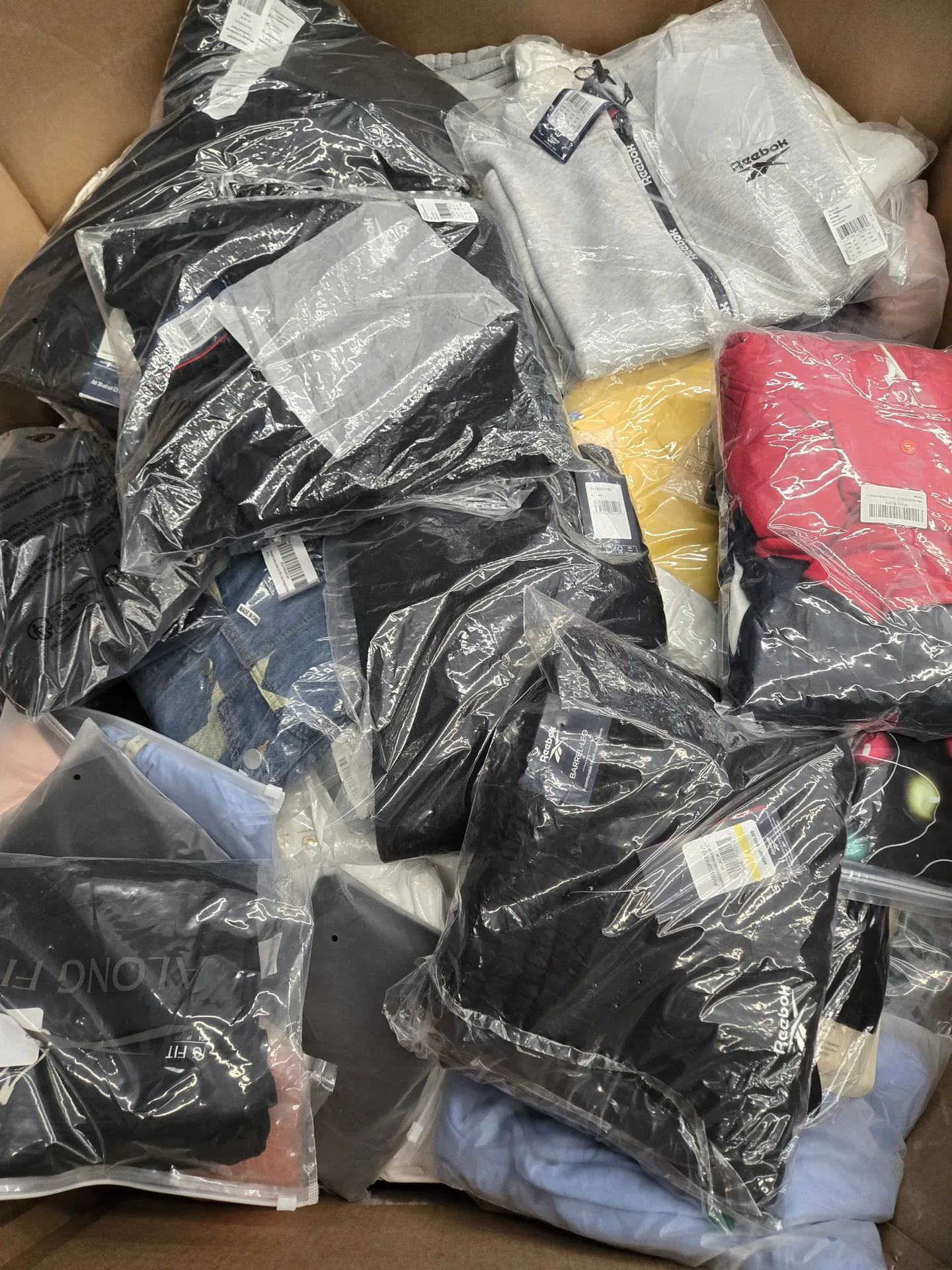 AMZ Mixed Clothing — wholesale liquidation pallet photo