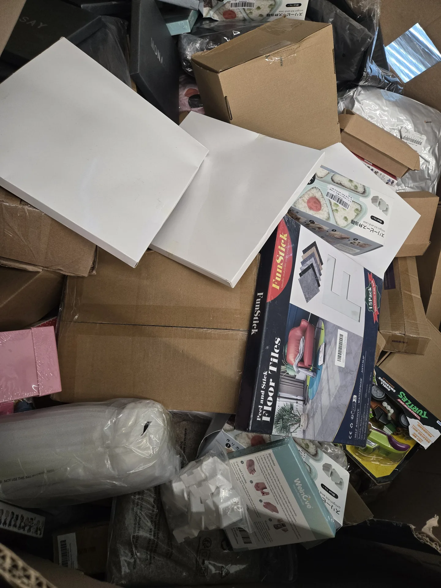 AMZ 6ft FC — wholesale liquidation pallet photo