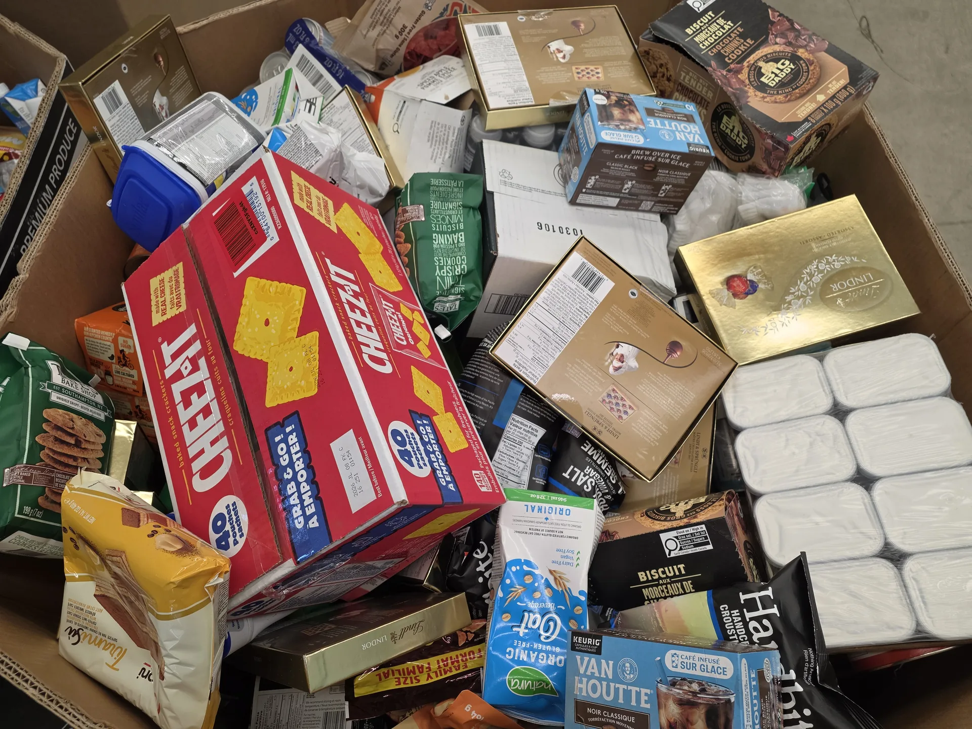 AMZ Mixed Snacks & Grocery — wholesale liquidation pallet photo