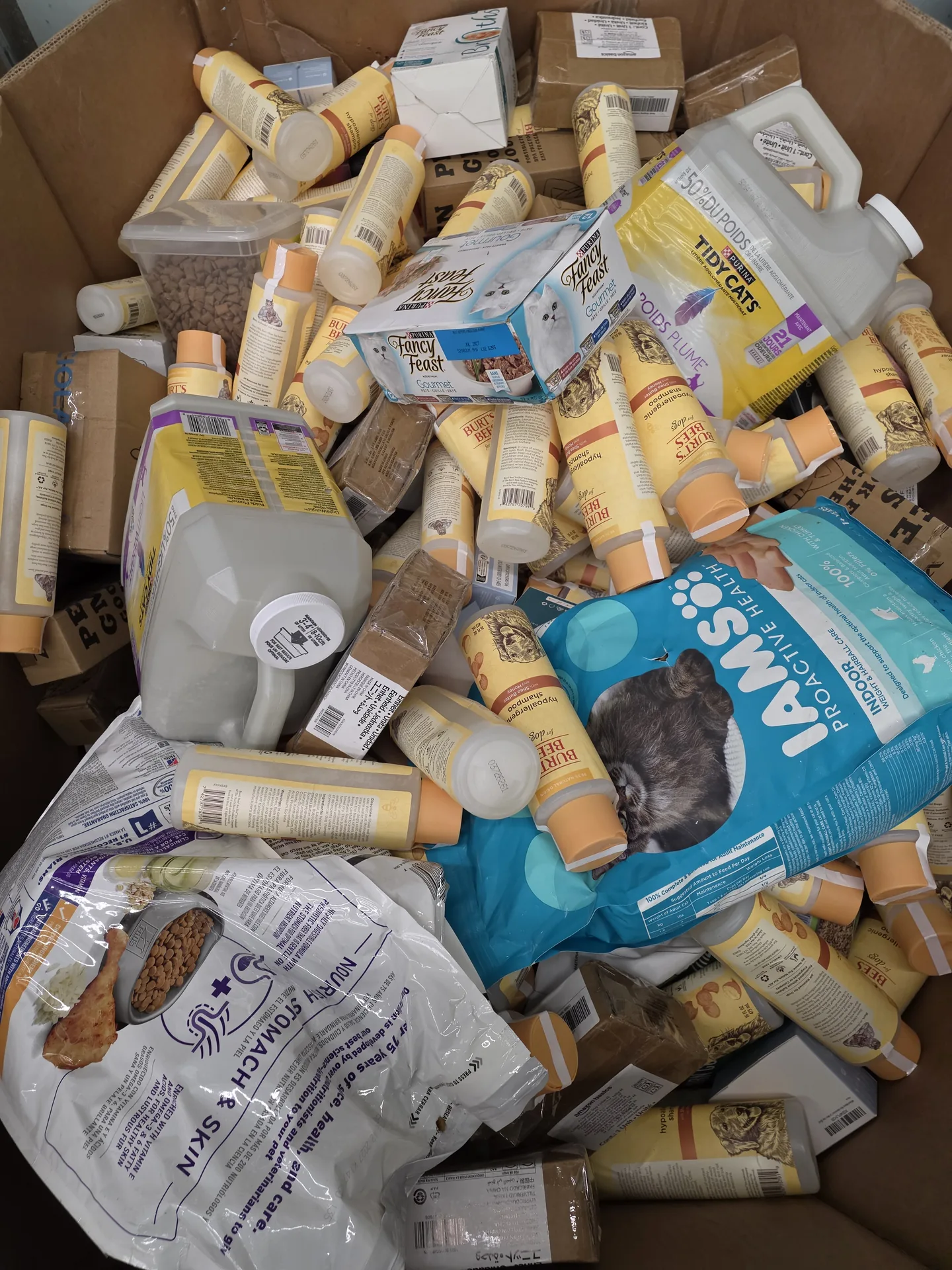 Pet Food, Snacks, Health and Toys — wholesale liquidation pallet photo