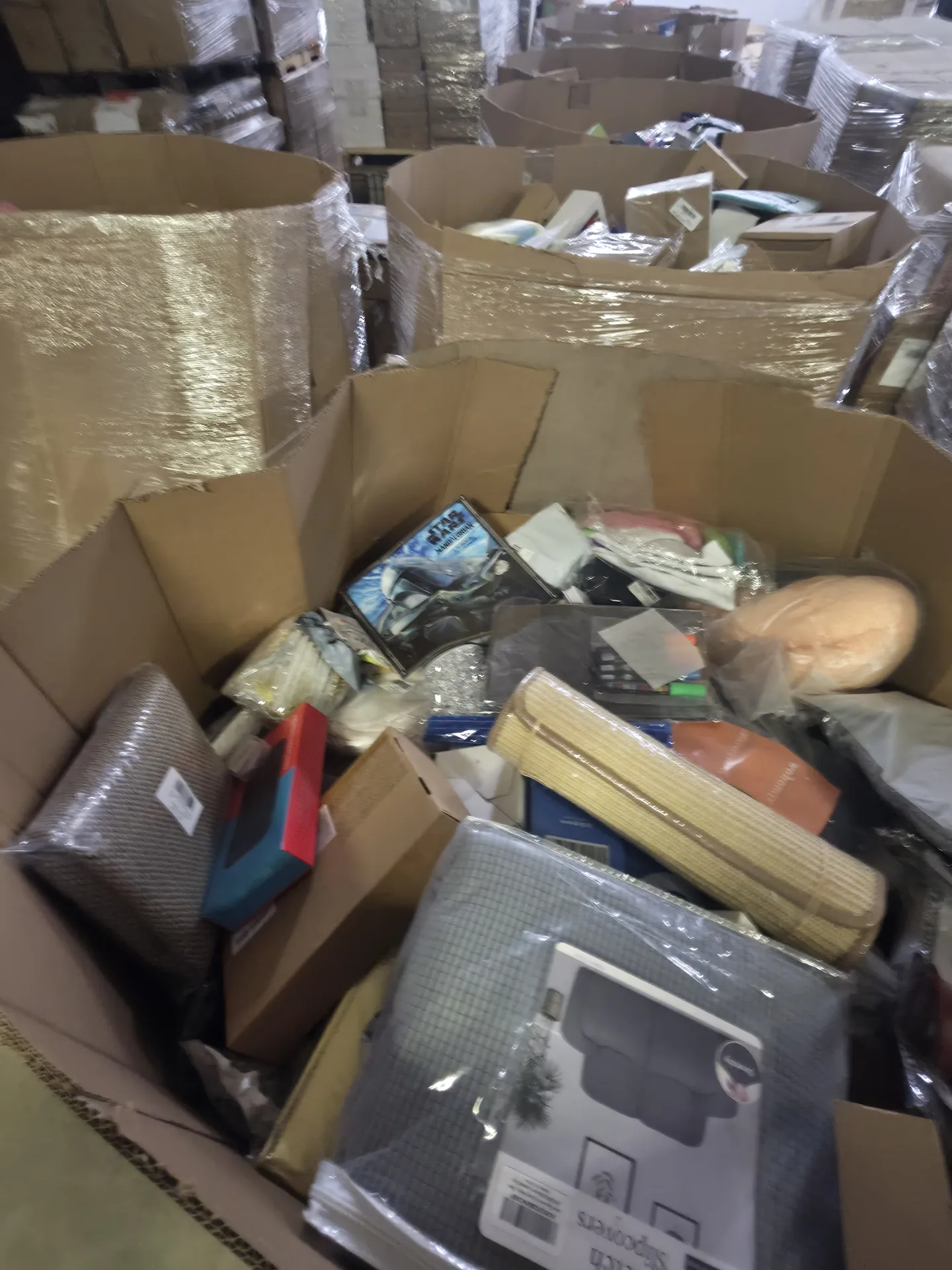AMZ 6ft bin Store FC — wholesale liquidation pallet photo