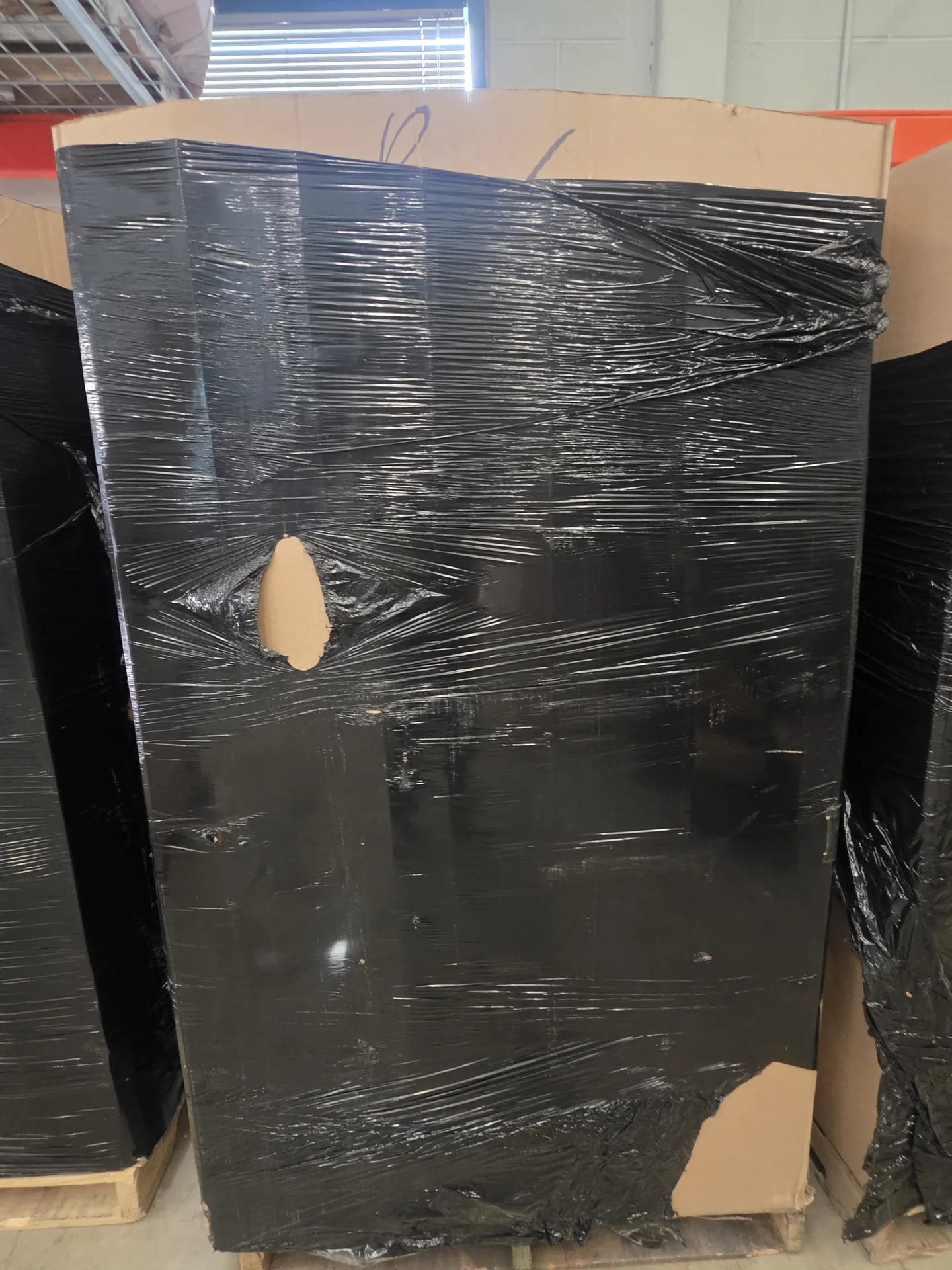 AMZ Medium Electronics (RC) — wholesale liquidation pallet photo