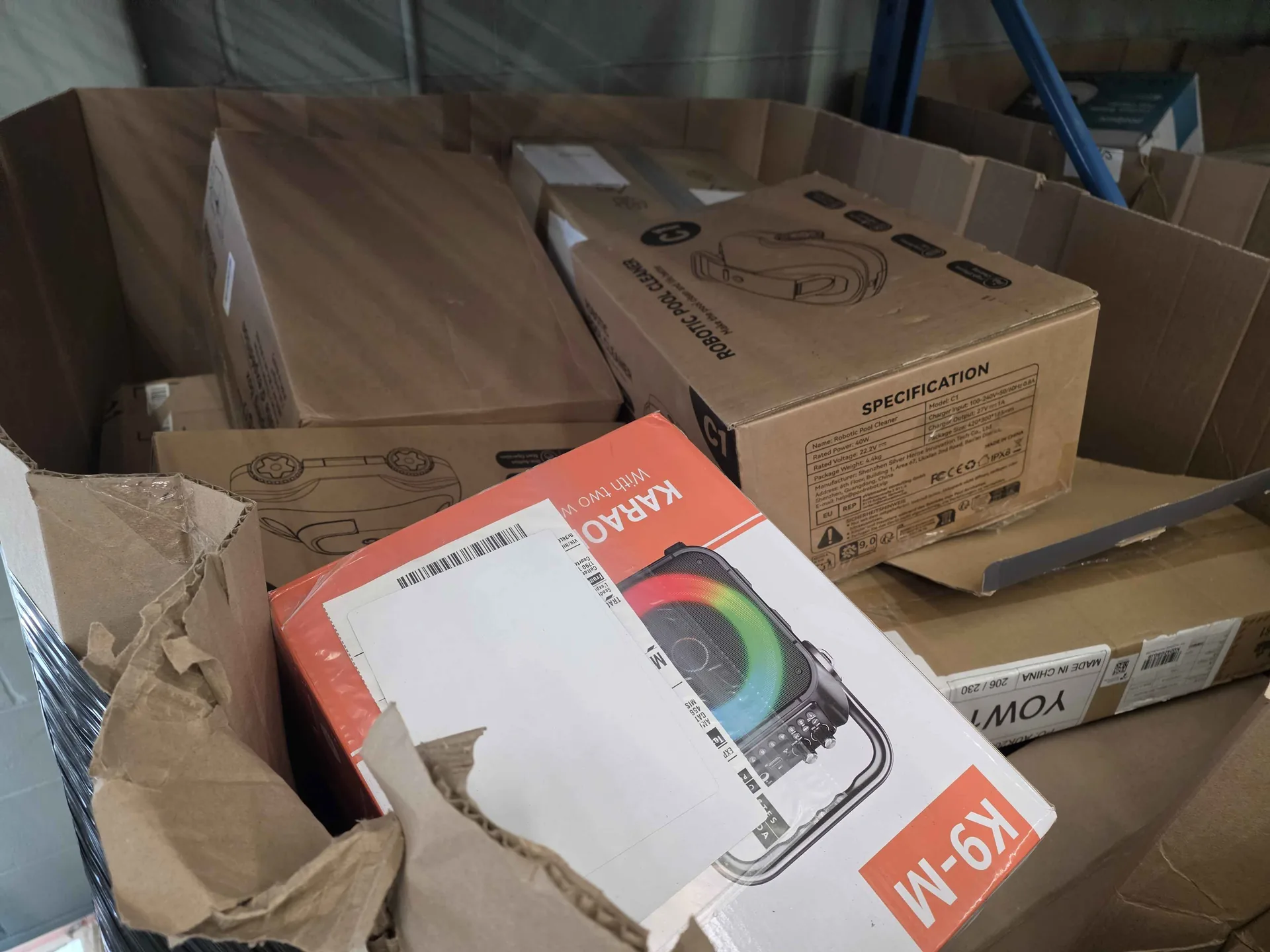 AMZ Medium Electronics (RC) — wholesale liquidation pallet photo